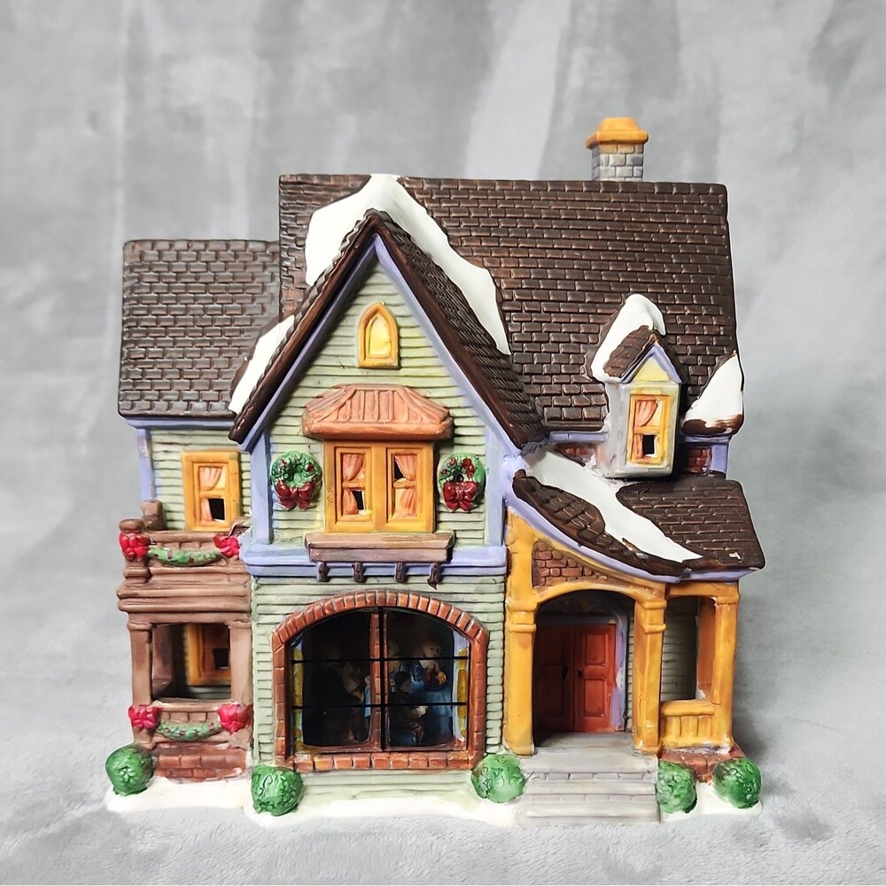 Holiday Traditions Lighted Porcelain House # 997366-MMI